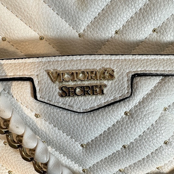 Victoria’s Secret V-Quilt White Small Backpack Double Straps Pockets Zippers - Picture 4 of 10